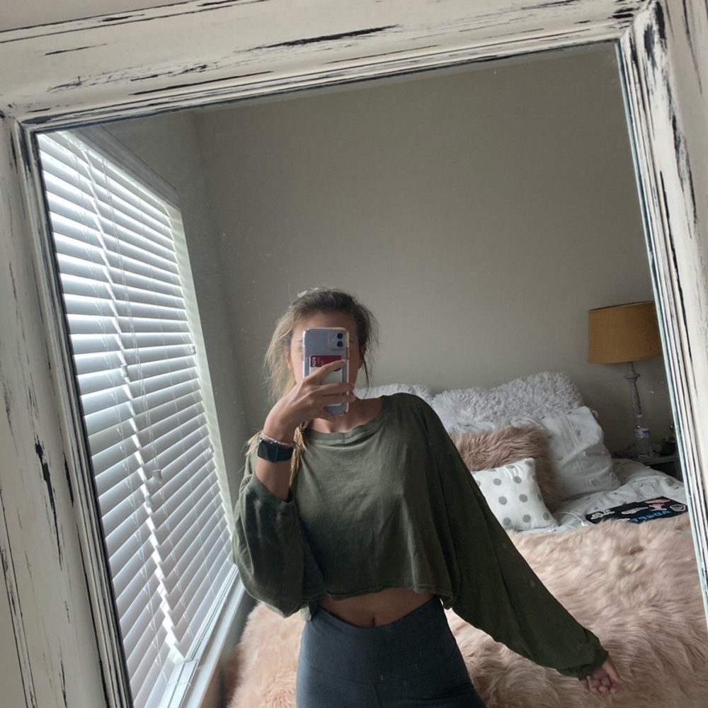 Crop top - Picture 2 of 3